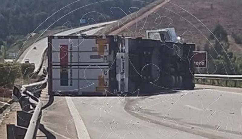 Overturned Truck Shuts Down A23 Highway Near Constância